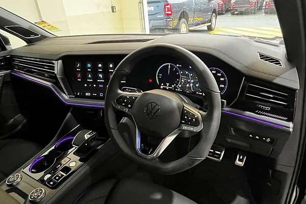 2024 Volkswagen Touareg R RC
