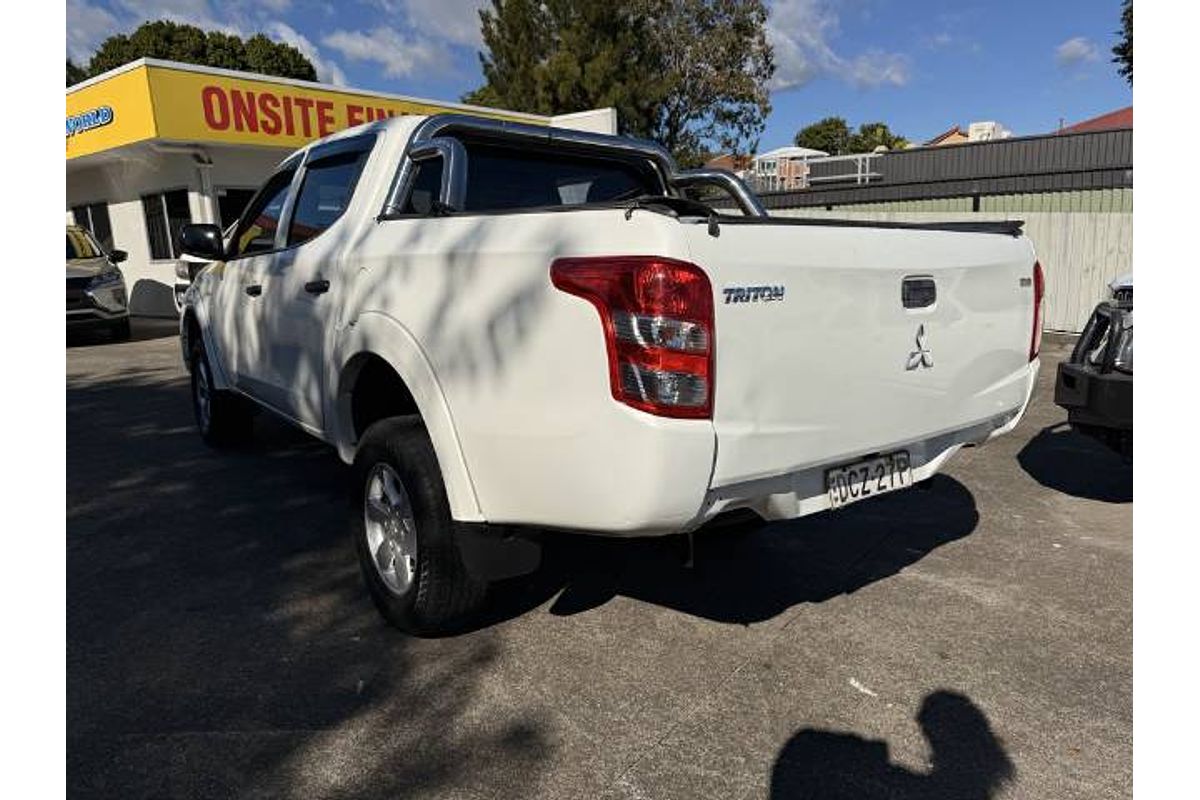 2015 Mitsubishi Triton GLX MN 4X4