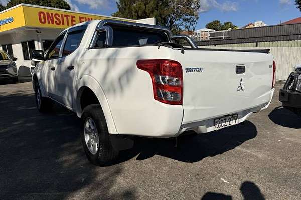 2015 Mitsubishi Triton GLX MN 4X4