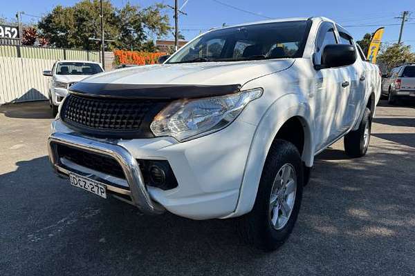 2015 Mitsubishi Triton GLX MN 4X4