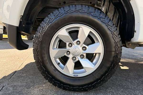 2015 Mitsubishi Triton GLX MN 4X4