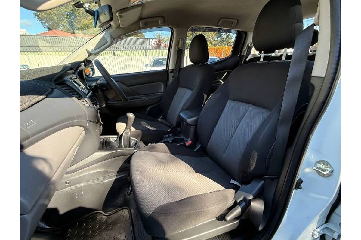 2015 Mitsubishi Triton GLX MN 4X4