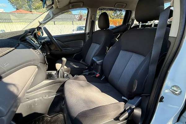 2015 Mitsubishi Triton GLX MN 4X4