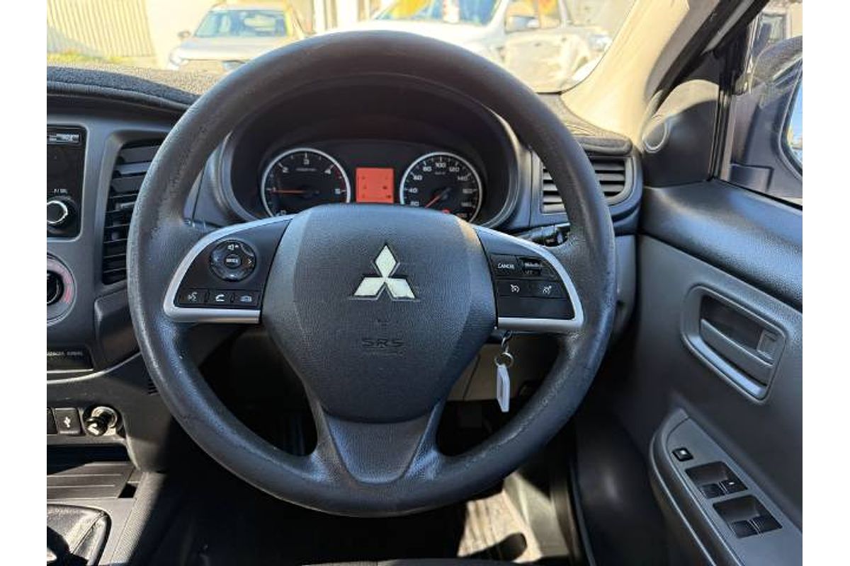 2015 Mitsubishi Triton GLX MN 4X4