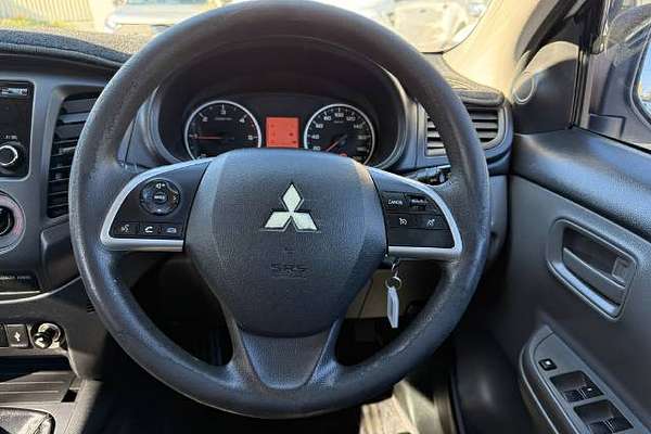 2015 Mitsubishi Triton GLX MN 4X4