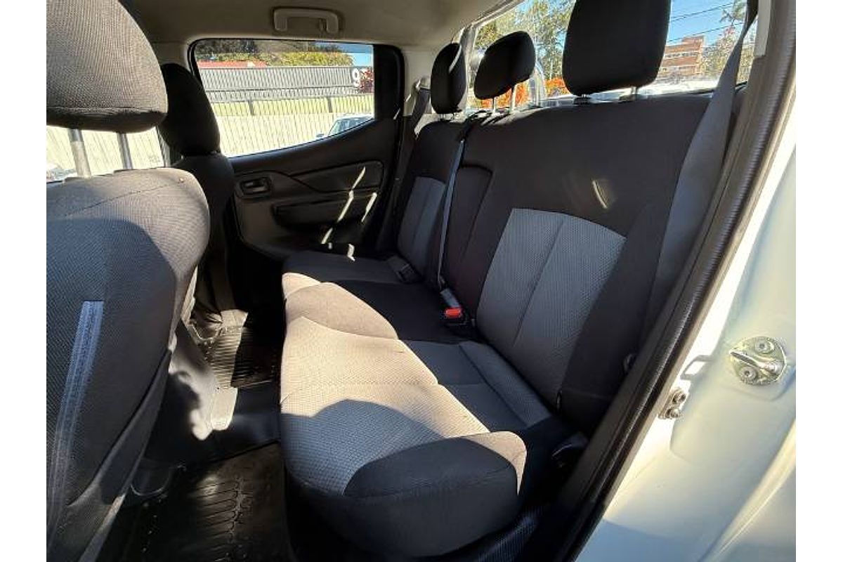 2015 Mitsubishi Triton GLX MN 4X4