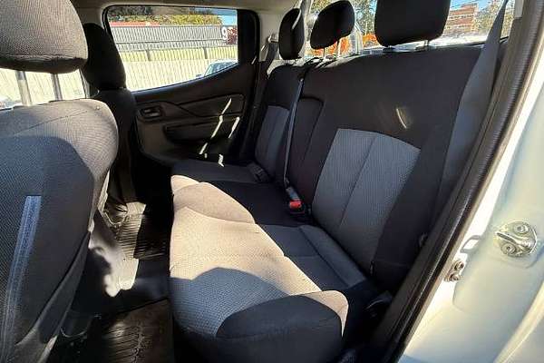 2015 Mitsubishi Triton GLX MN 4X4