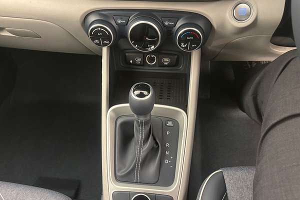 2025 Hyundai Venue Elite QX.V5