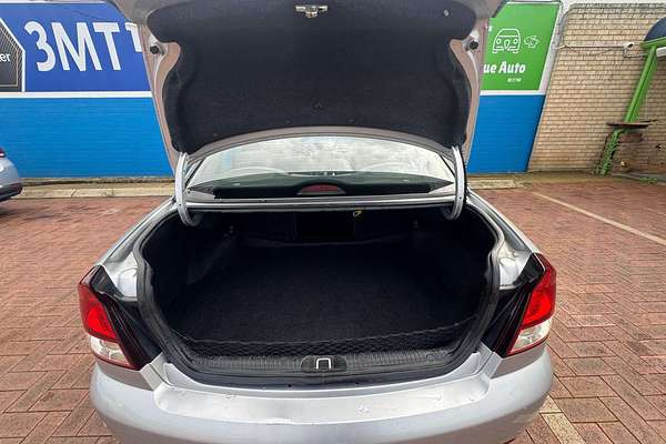 2004 Holden Calais  VY II