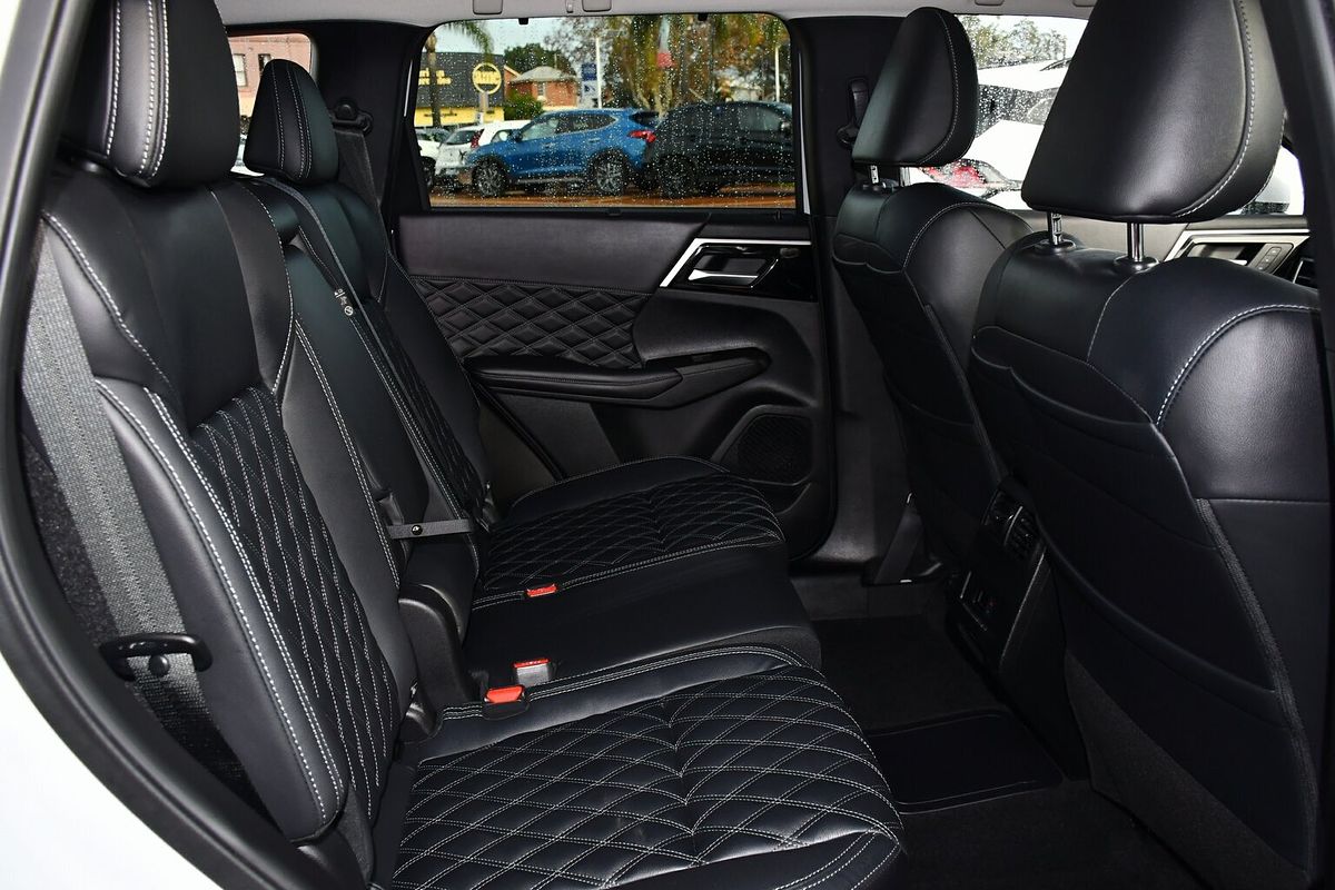 2023 Mitsubishi Outlander PHEV Exceed ZM