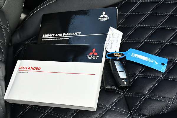 2023 Mitsubishi Outlander PHEV Exceed ZM
