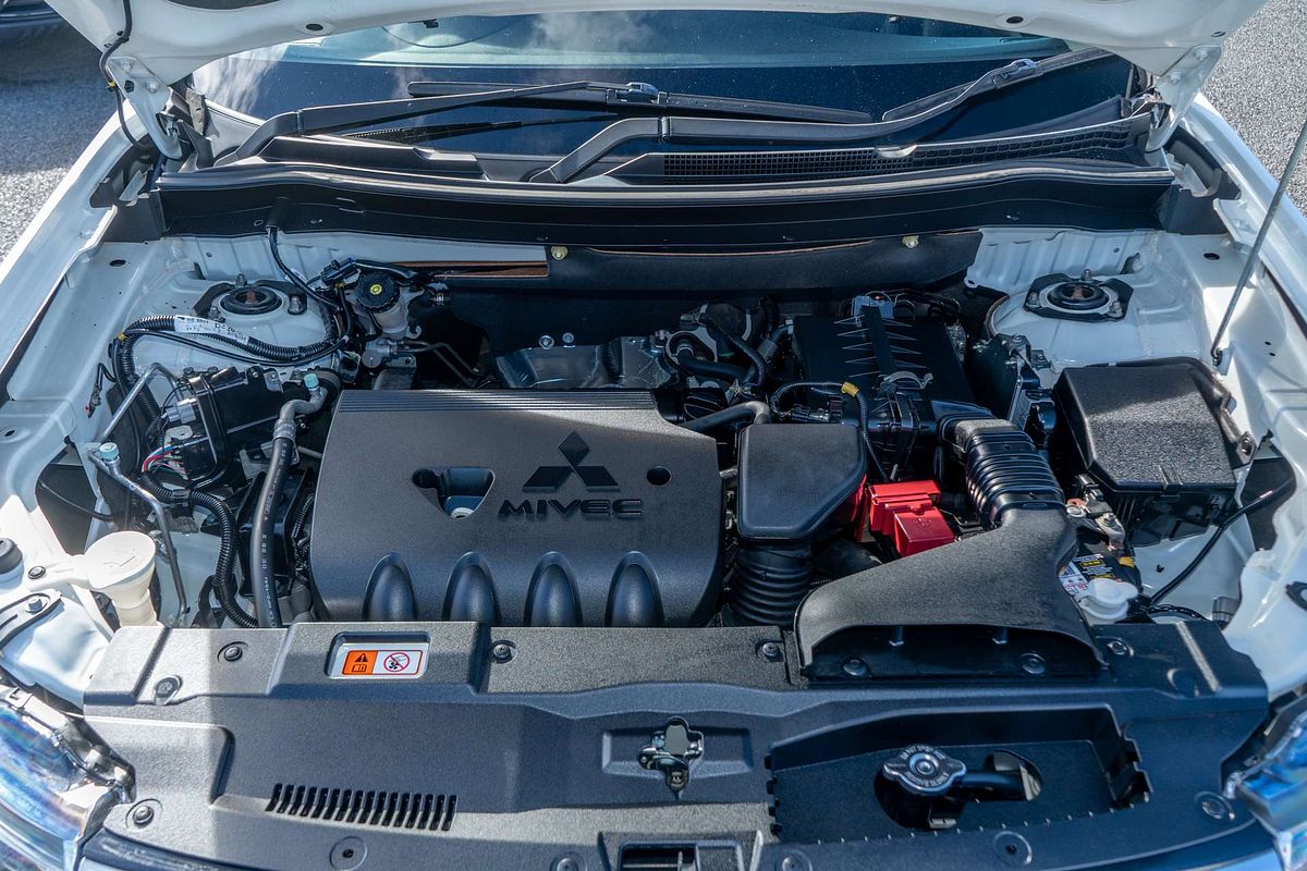 2014 Mitsubishi Outlander LS ZJ