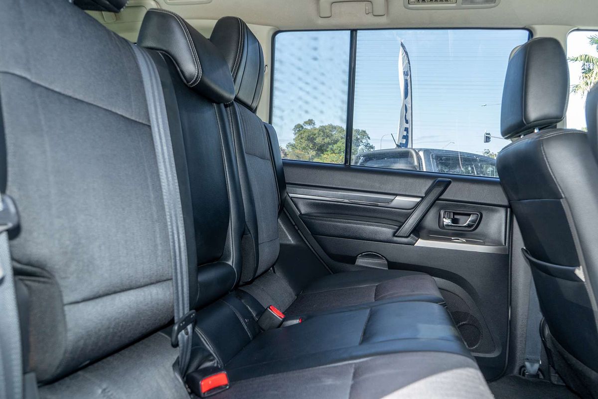 2017 Mitsubishi Pajero GLS NX