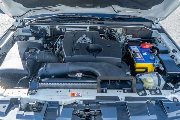 2017 Mitsubishi Pajero GLS NX