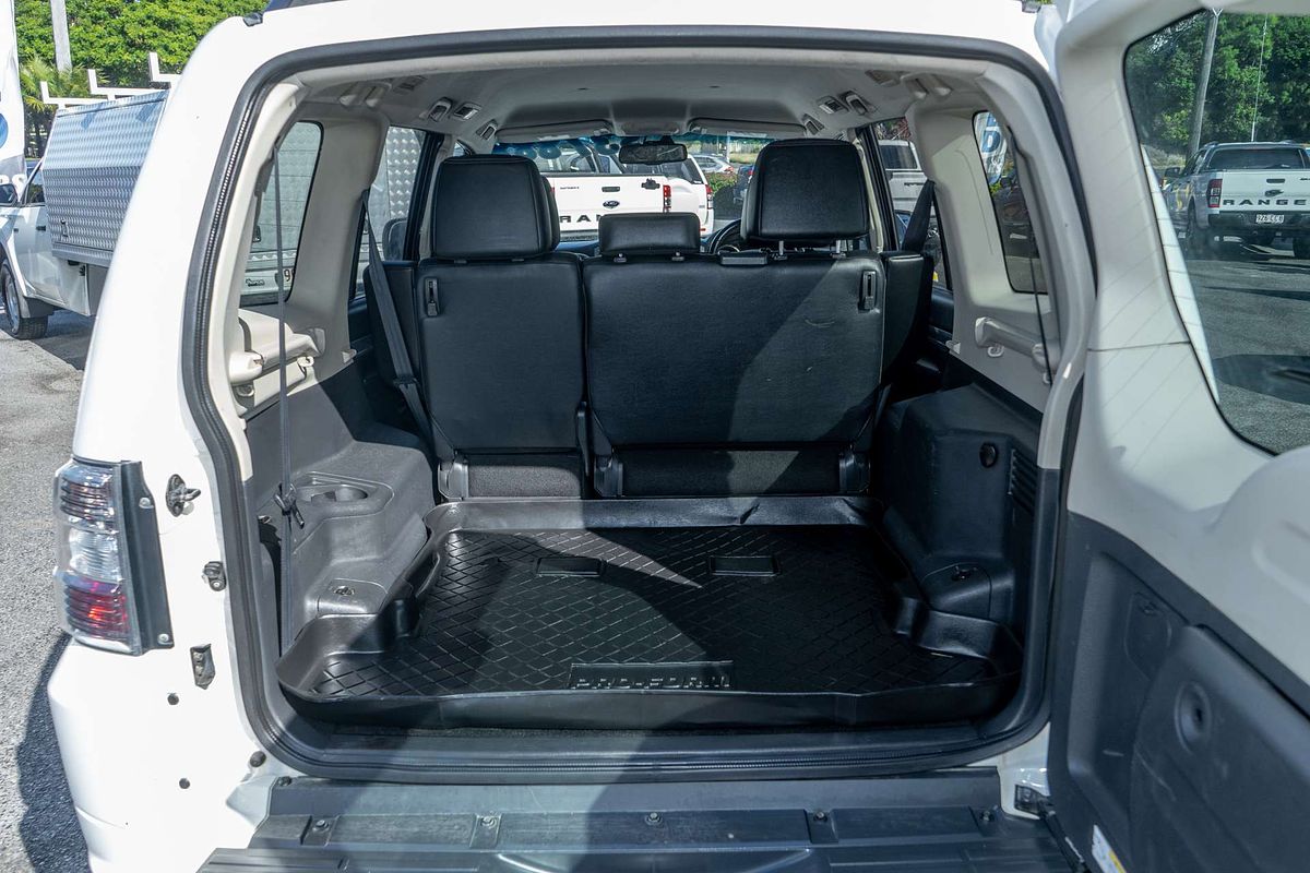 2017 Mitsubishi Pajero GLS NX
