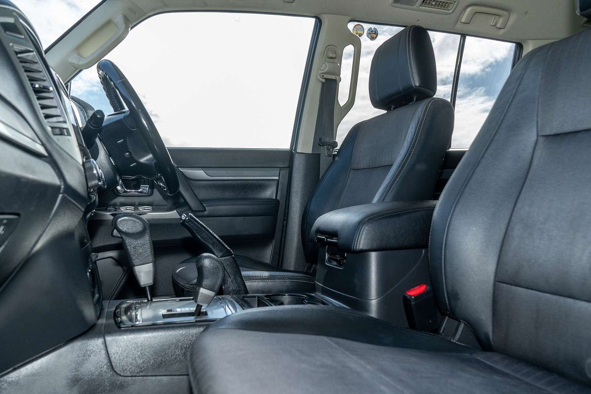 2017 Mitsubishi Pajero GLS NX