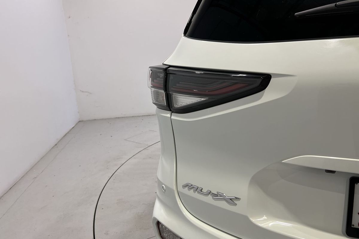 2022 Isuzu MU-X LS-U