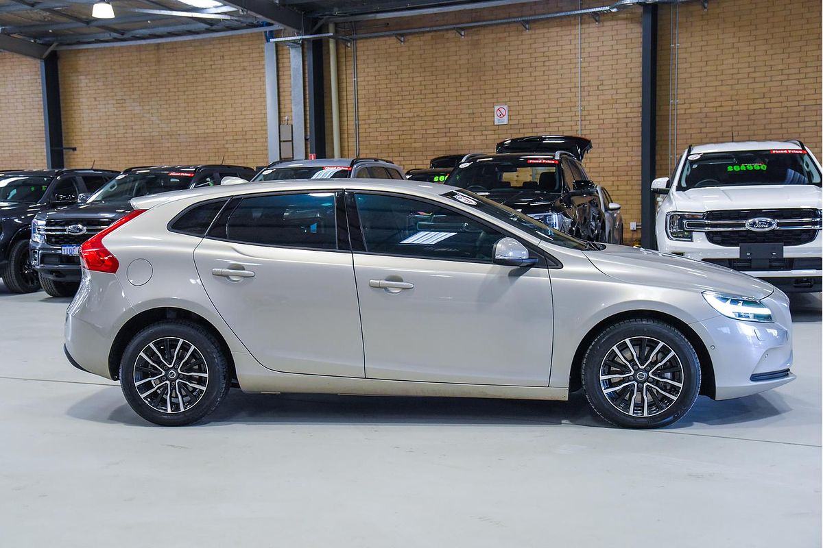 2018 Volvo V40 D2 Momentum