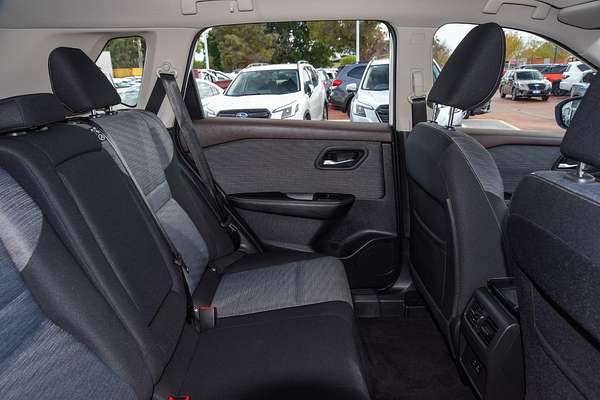 2024 Nissan X-TRAIL ST T33