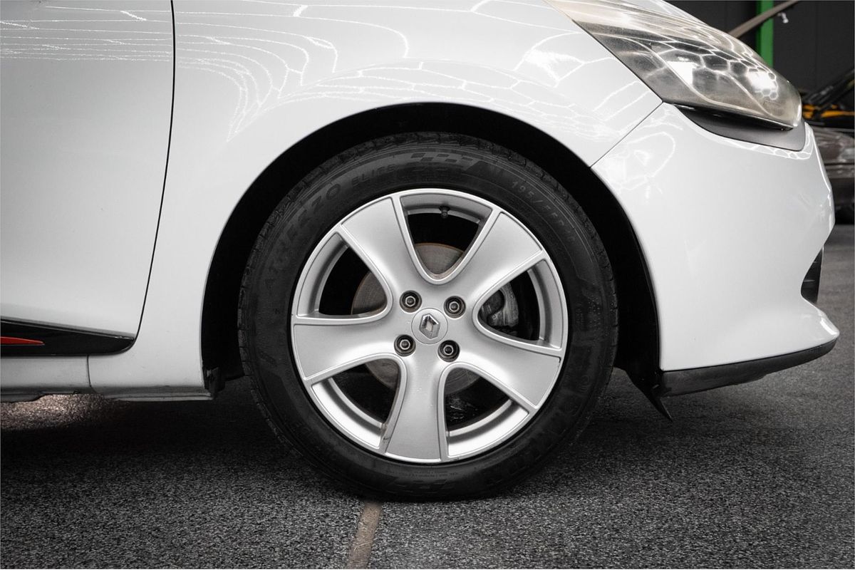 2014 Renault Clio Expression IV B98
