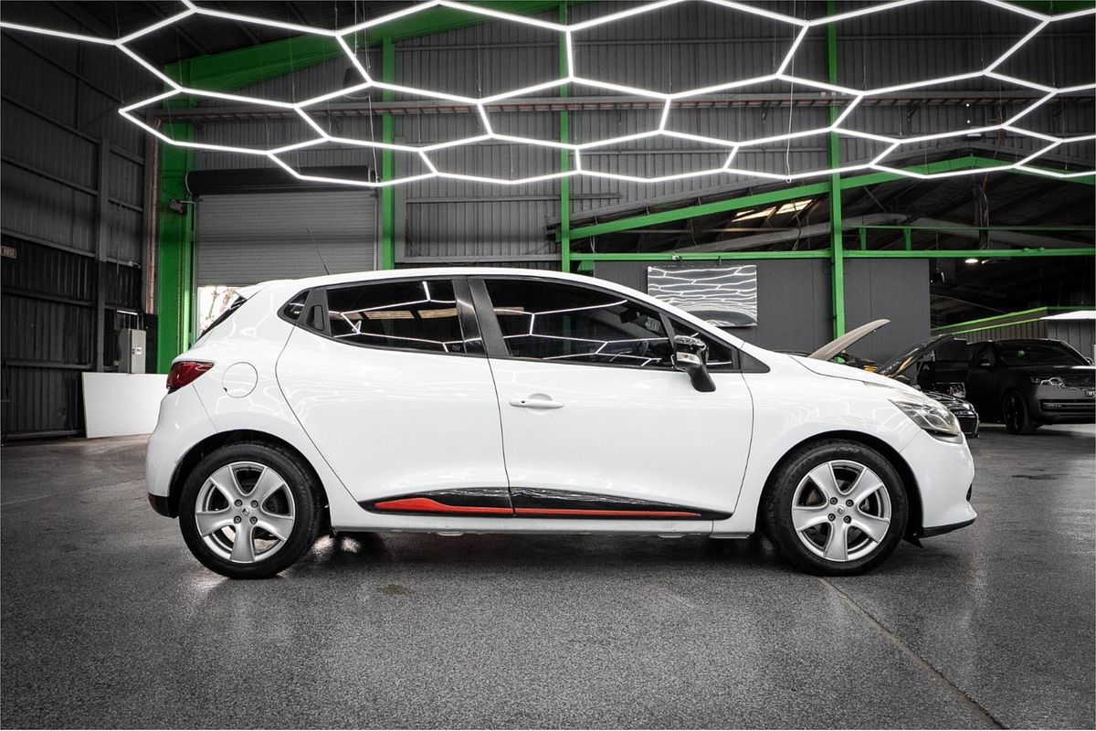 2014 Renault Clio Expression IV B98