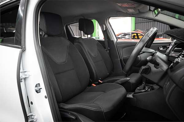 2014 Renault Clio Expression IV B98