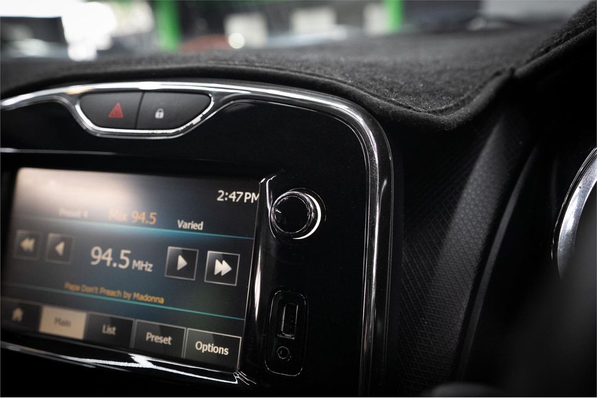 2014 Renault Clio Expression IV B98