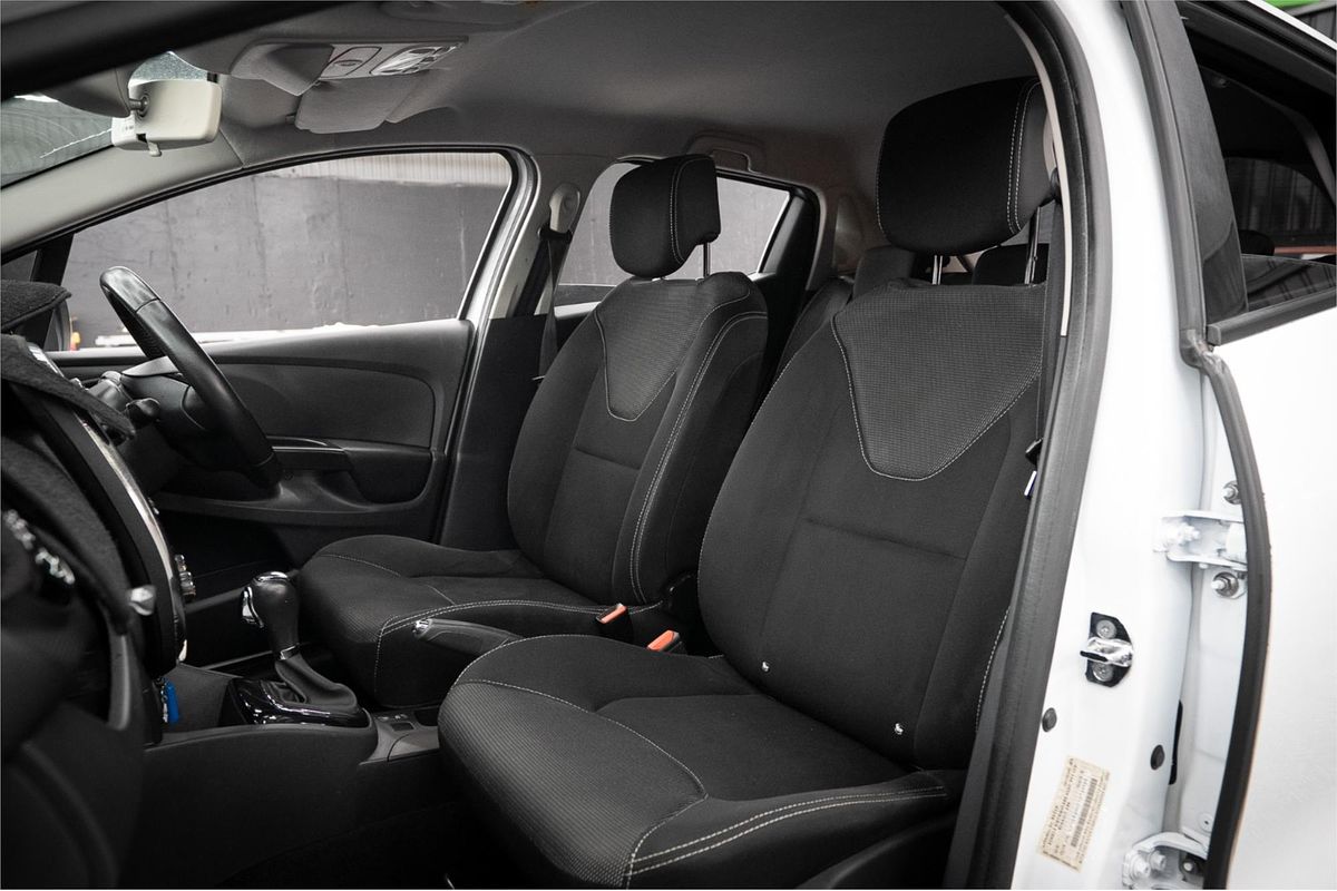 2014 Renault Clio Expression IV B98