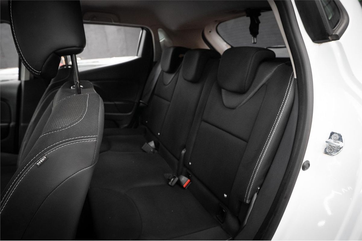 2014 Renault Clio Expression IV B98