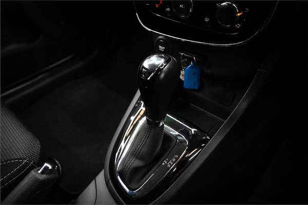 2014 Renault Clio Expression IV B98