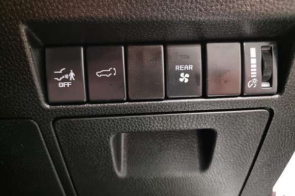 2023 Isuzu MU-X LS-T