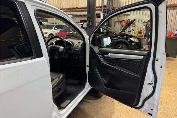 2016 Isuzu MU-X LS-T