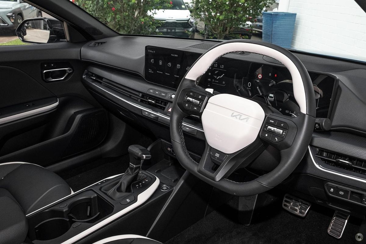 2025 Kia K4 GT-Line CL4m