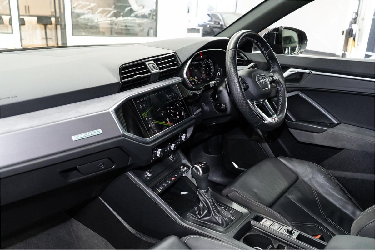 2021 Audi Q3 40 TFSI S line F3