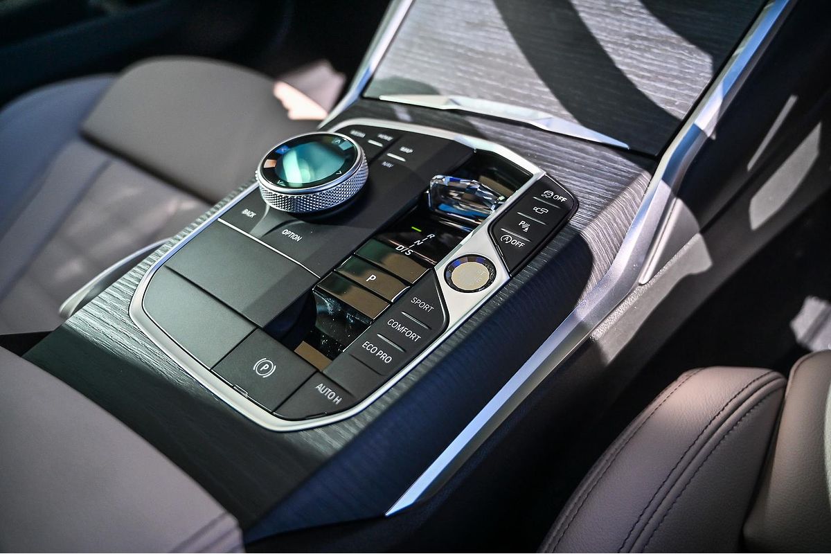 2025 BMW 3 Series 330i M Sport G21 LCI II