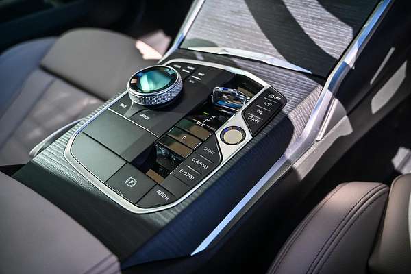 2025 BMW 3 Series 330i M Sport G21 LCI II