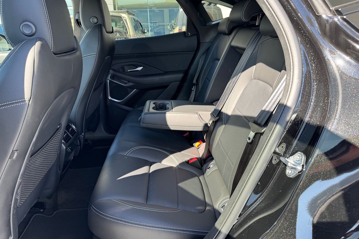 2024 Jaguar E-PACE P250 R-Dynamic SE X540