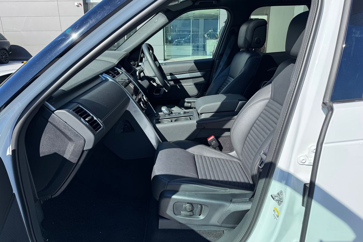 2024 Land Rover Discovery P360 Dynamic SE Series 5