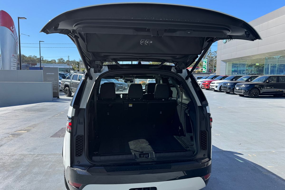 2024 Land Rover Discovery P360 Dynamic SE Series 5