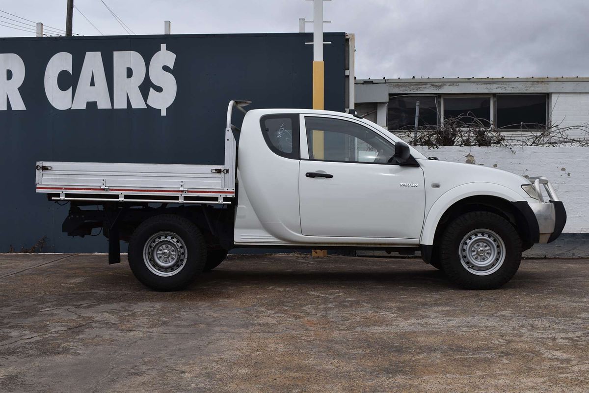 2014 Mitsubishi Triton GLX MN 4X4