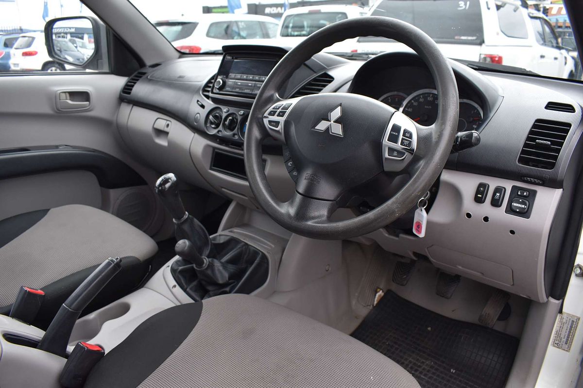 2014 Mitsubishi Triton GLX MN 4X4