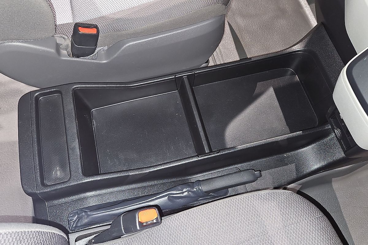 2019 Toyota Hiace Commuter GDH322R