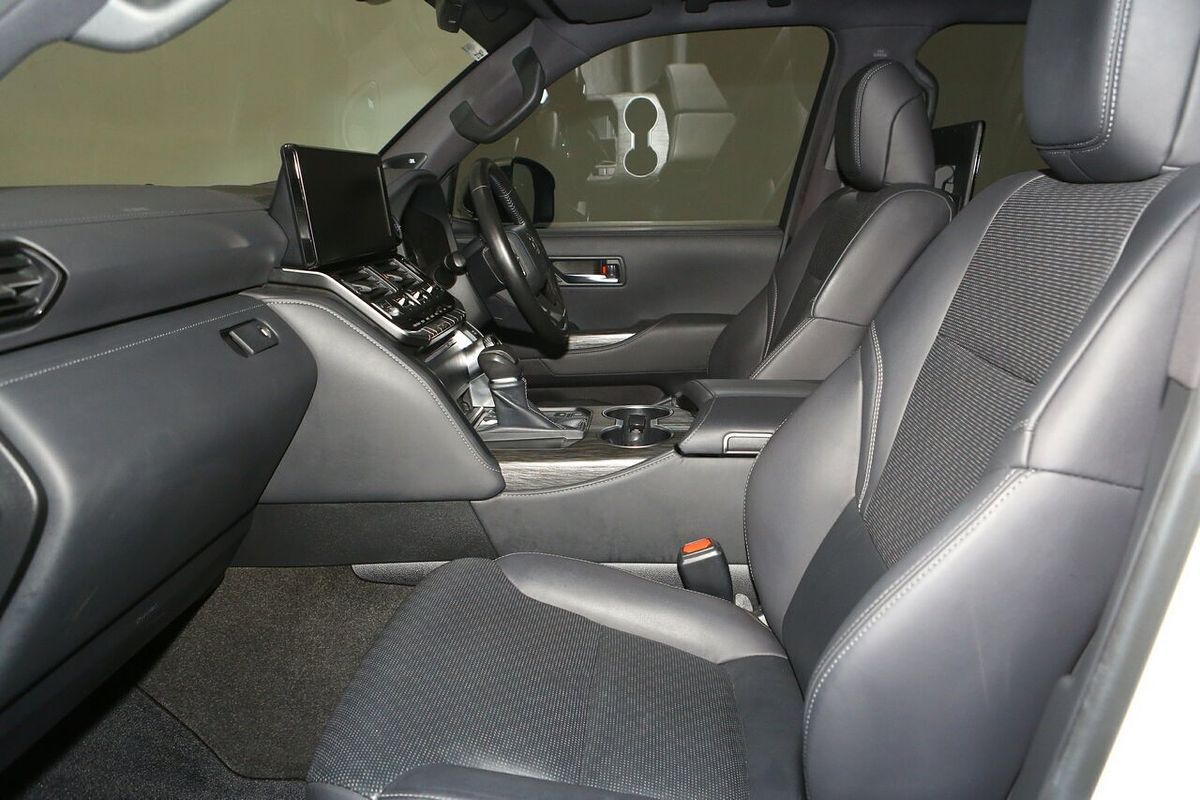 2023 Toyota Landcruiser Sahara ZX FJA300R