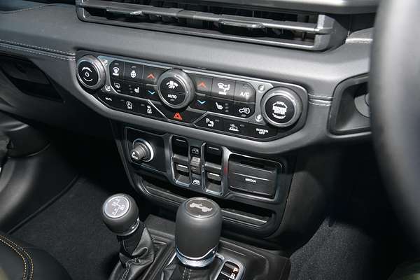 2024 Jeep Wrangler Unlimited Overland JL