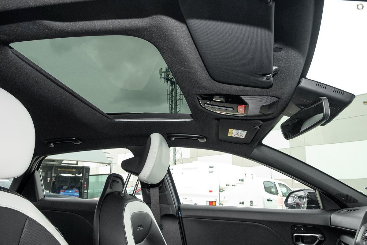 2025 Kia K4 GT-Line CL4m