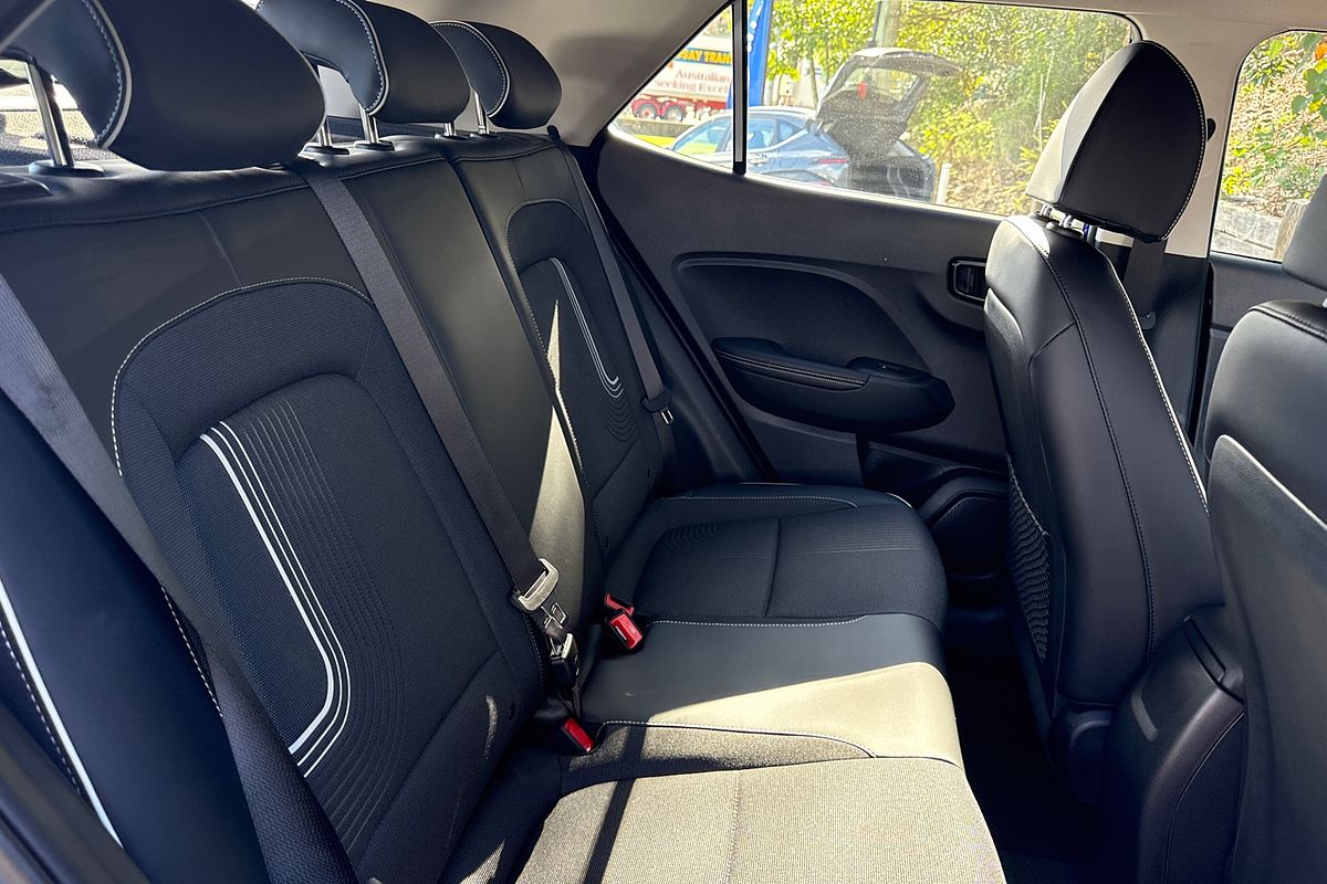 2025 Hyundai Venue Active QX.V5