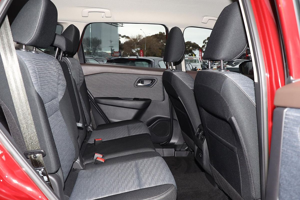 2024 Nissan X-TRAIL ST T33