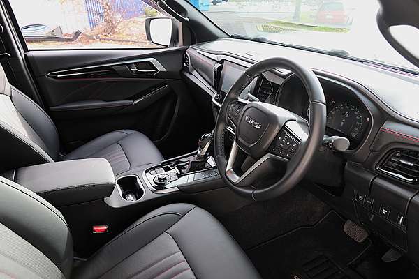 2025 Isuzu MU-X X-TERRAIN