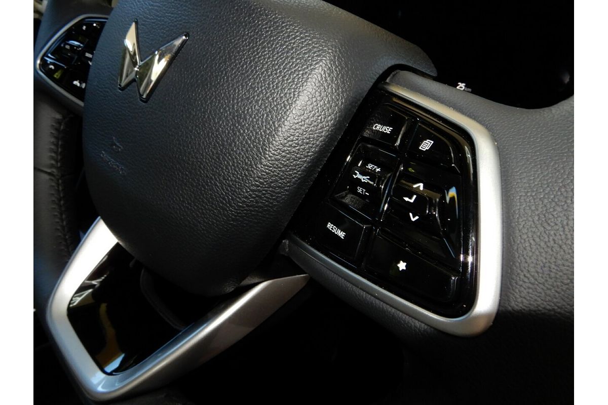 2025 Mahindra XUV700 AX7L