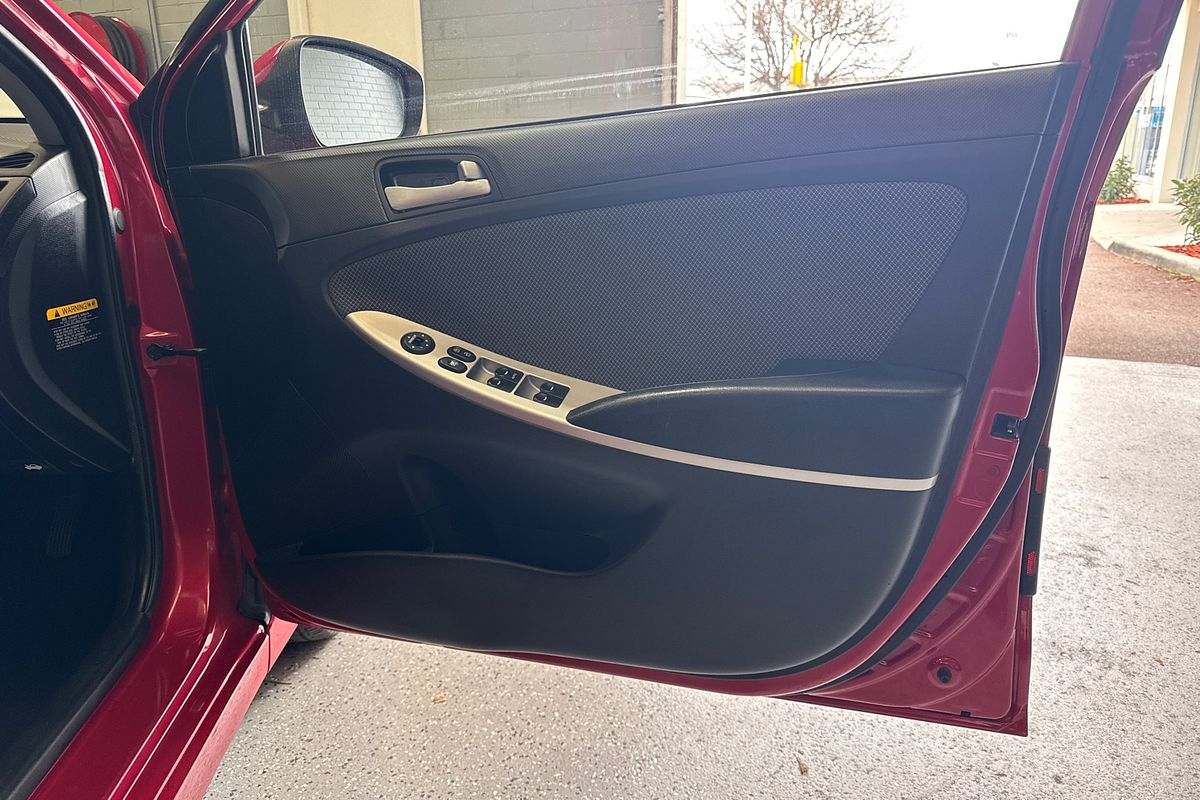 2014 Hyundai Accent Active RB2